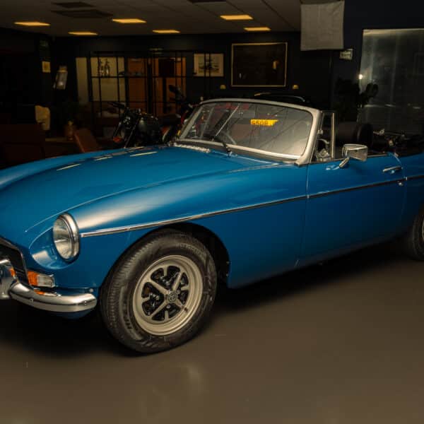 1973 MGB Roadster & £1000