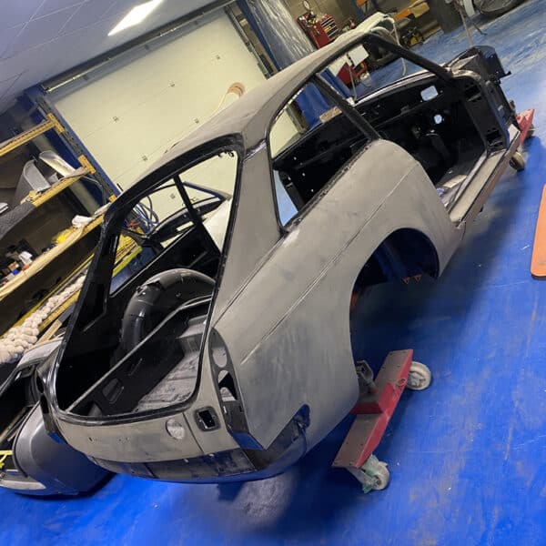 270226 1975 MGB GT V8 in Epoxy 3