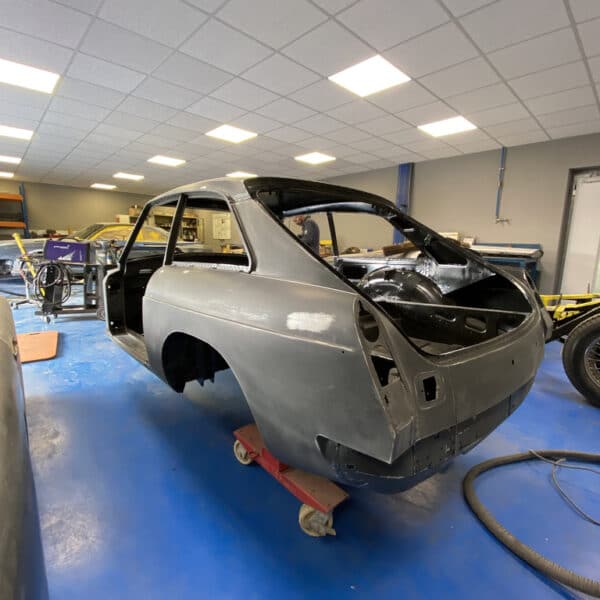 270226 1975 MGB GT V8 in Epoxy 4