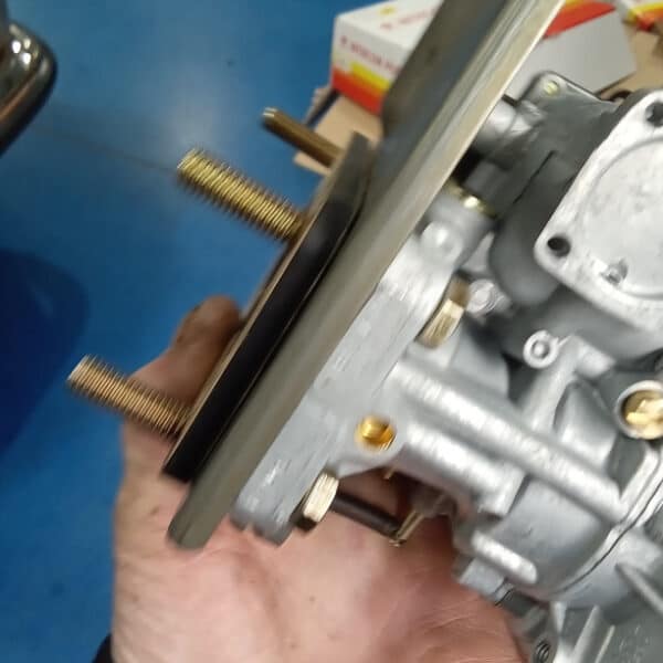 280126 1973 Mercedes 250 New Carb Set Up 3