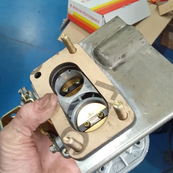 280126 1973 Mercedes 250 New Carb Set Up 4