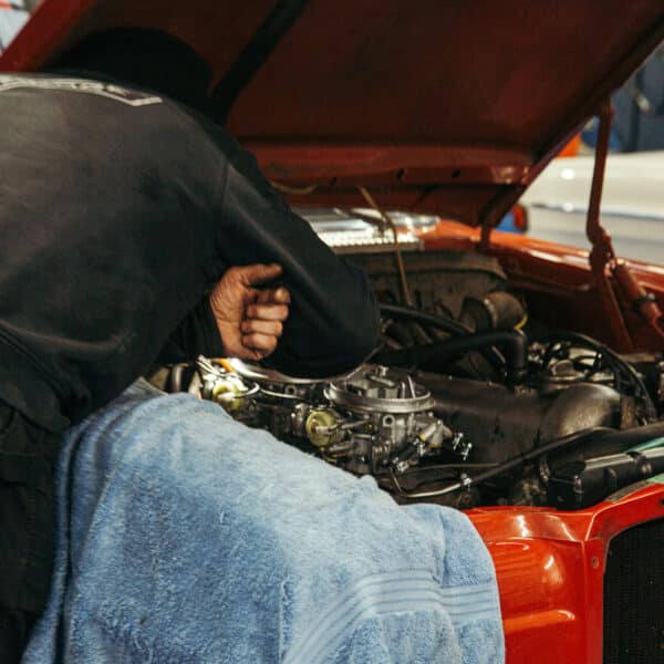 280126 1973 Mercedes 250 New Carbs 11