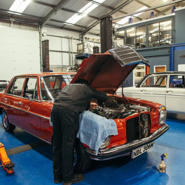 280126 1973 Mercedes 250 New Carbs 13