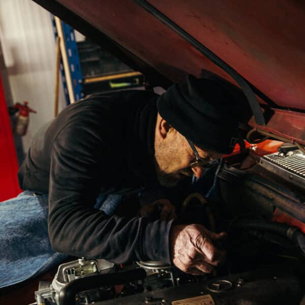 280126 1973 Mercedes 250 New Carbs 6