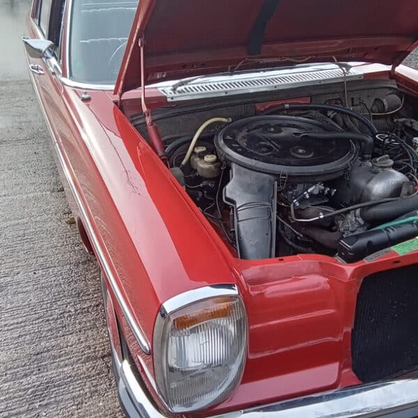 290126 1973 Mercedes 250 Road Test