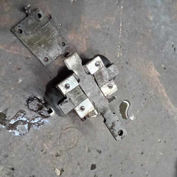 040326 1955 Austin Healey Radiator water pump brakes and gearbox tunnel 8