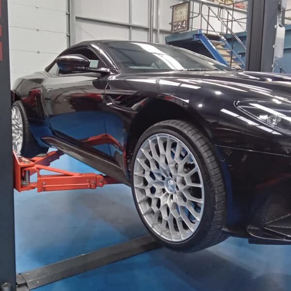 040326 2021 Aston Martin DBS Volante Inspection 7