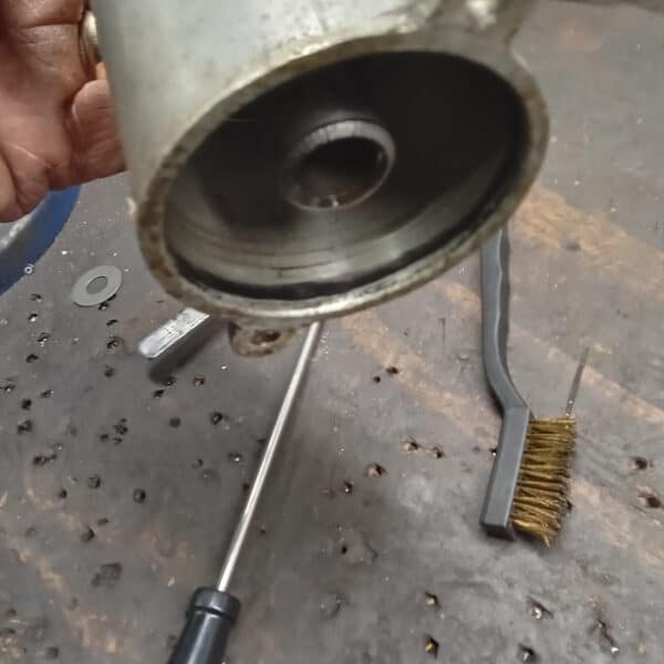 050326 1947 Morris 8 Spark Plugs and Carbs 2