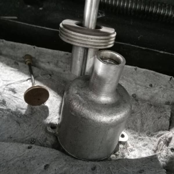 050326 1947 Morris 8 Spark Plugs and Carbs