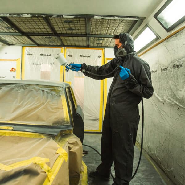 050326 1975 MGB GT V8 in Polyfan 26