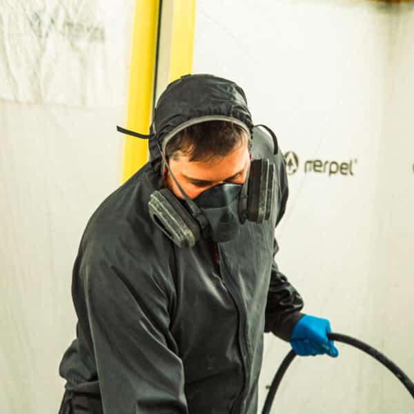 050326 1975 MGB GT V8 in Polyfan 39