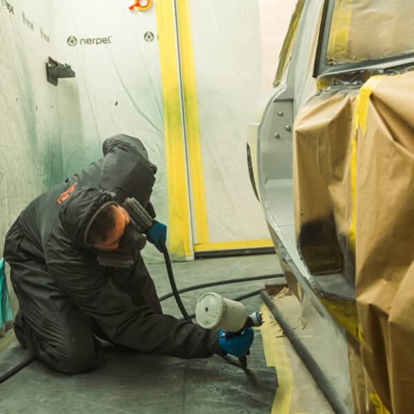 050326 1975 MGB GT V8 in Polyfan 55