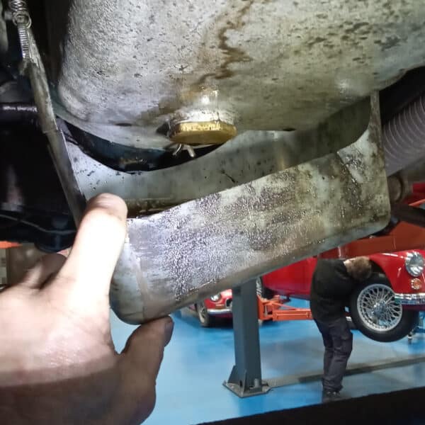 060326 1947 Morris 8 Repairs 4