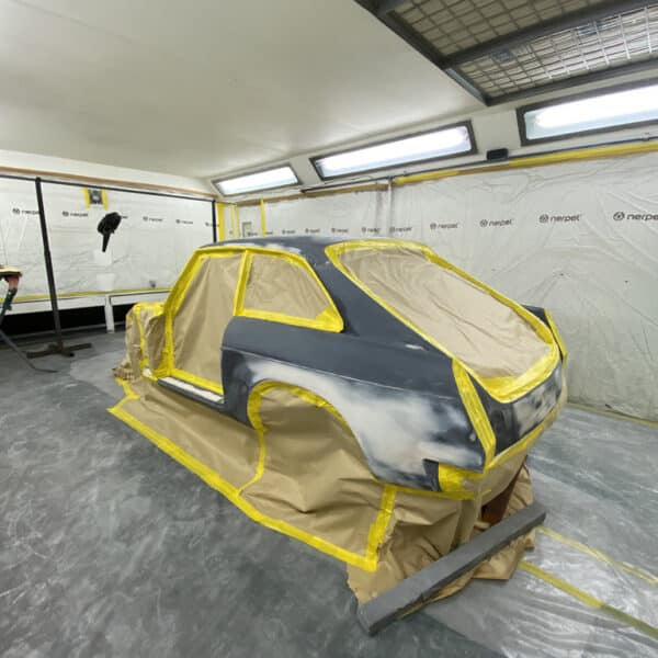 060326 1975 MGB GT V8 Bodyshell in Polyfan