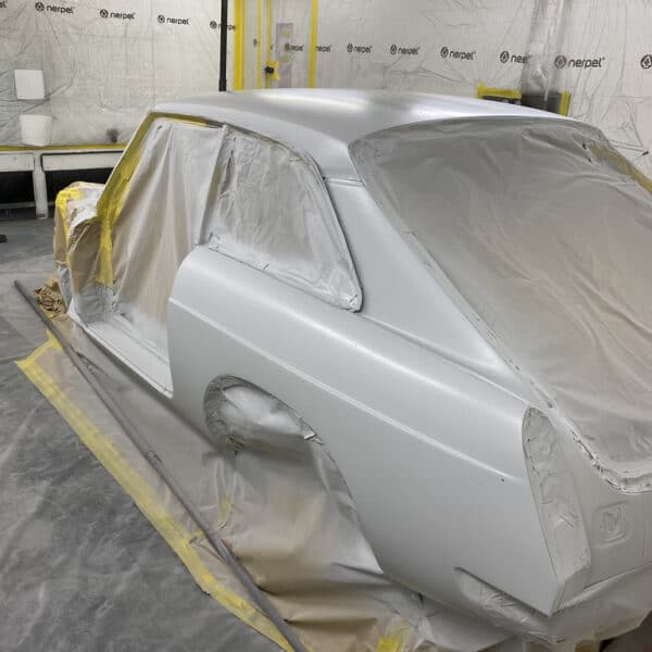 060326 1975 MGB GT V8 Bodyshell in Polyfan 7