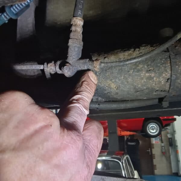 110326 1970 MGB GT Brakes 5