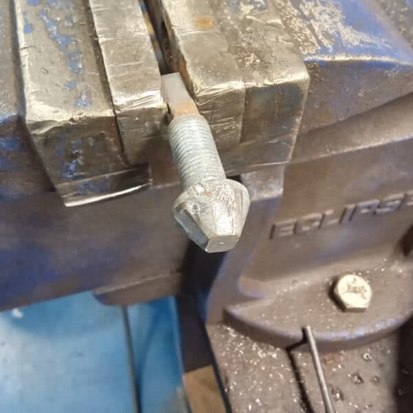 110326 1970 MGB GT Diff Cover Overflow Pipe Strip Rear Brakes and Offside Adjusters 3