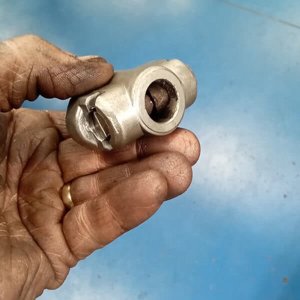 110326 1970 MGB GT Diff Cover Overflow Pipe Strip Rear Brakes and Offside Adjusters