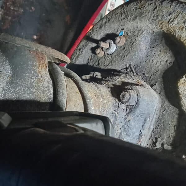 110326 1970 MGB GT Diff Cover Overflow Pipe Strip Rear Brakes and Offside Adjusters 7