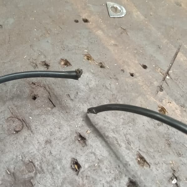 110326 1970 MGB GT Diff Cover Overflow Pipe Strip Rear Brakes and Offside Adjusters 9