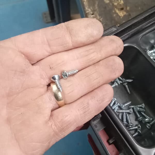 110326 1970 MGB GT Repairs 16