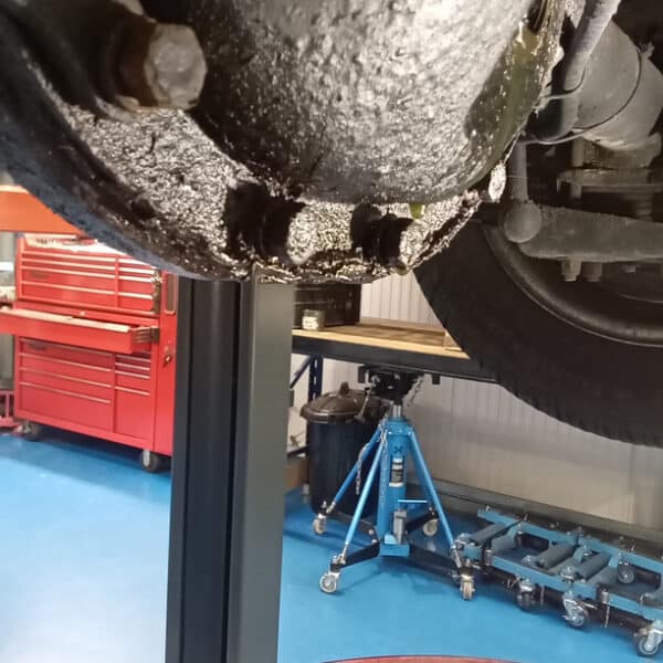 110326 1970 MGB GT Repairs 4