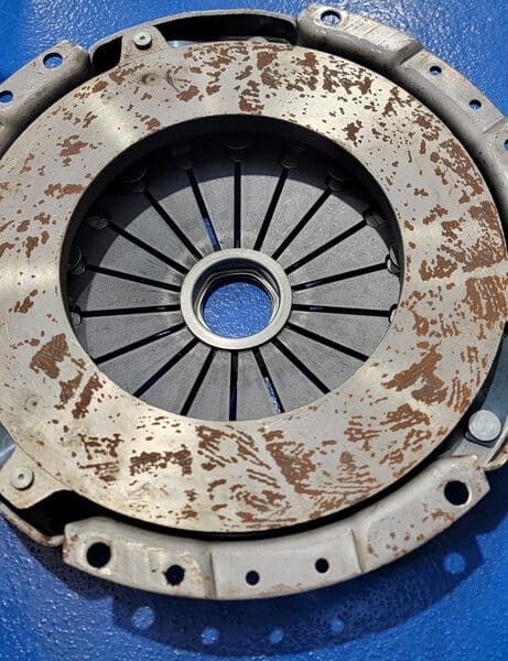 120326 1970 Aston Martin DBS Clutch and Flywheel Rust 2 1