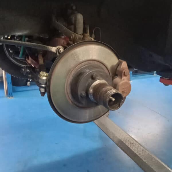 120326 1970 MGB GT NSF wheel bearing changed 3