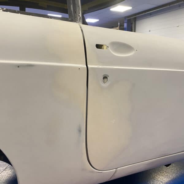 120326 1975 MGB GT V8 Gapping 10