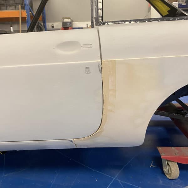 120326 1975 MGB GT V8 Gapping 11