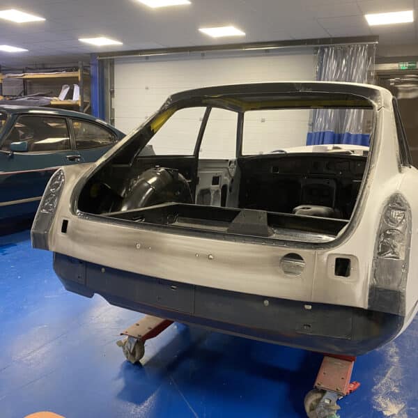 120326 1975 MGB GT V8 Gapping 15