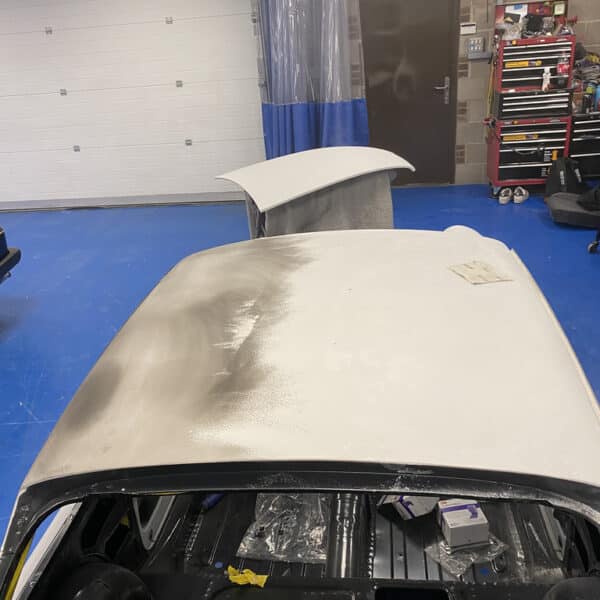 120326 1975 MGB GT V8 Gapping 18