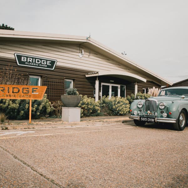 130326 1959 Jaugar MkIX arrival 1 1