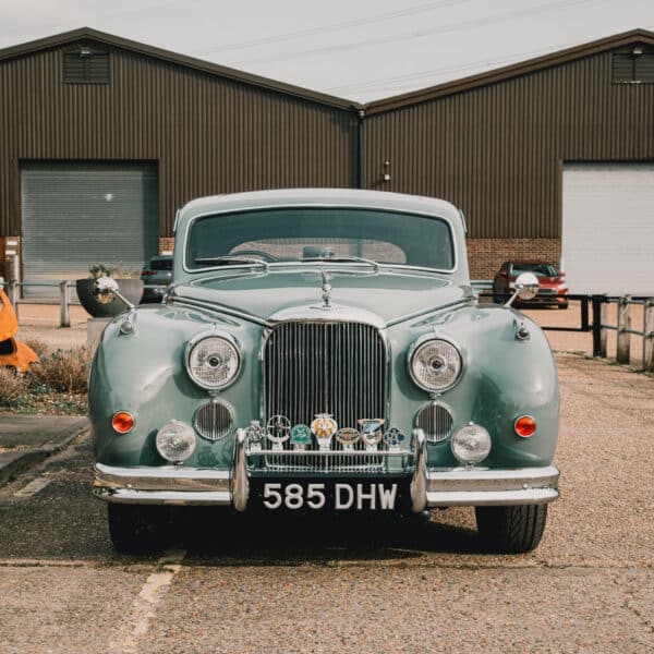 130326 1959 Jaugar MkIX arrival 2