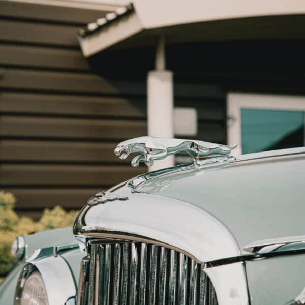 130326 1959 Jaugar MkIX arrival 4