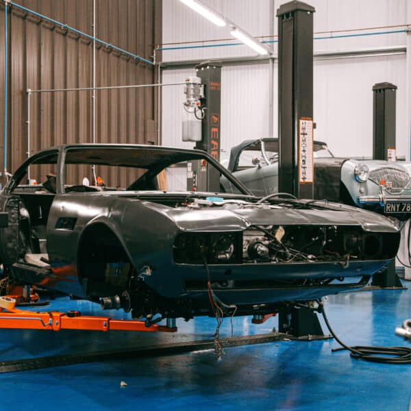 130326 1970 Aston Martin DBS Workshop BTS 2