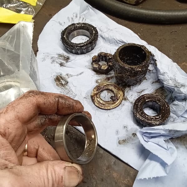 130326 1970 MGB GT Repairs 7