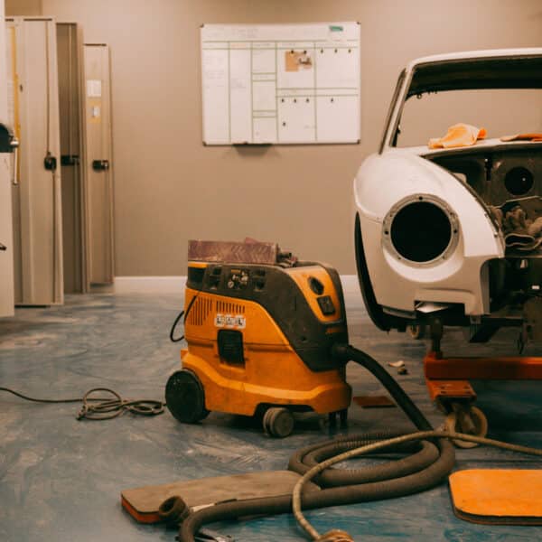 130326 1975 MGB GT V8 Bodyshell Workshop BTS 5