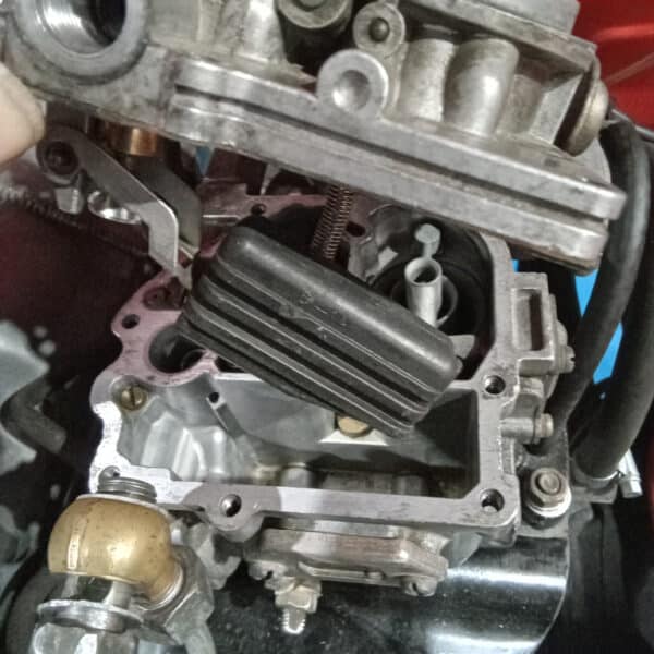 130326 1980 Toyota Hilux Getting Started 5