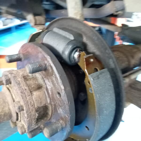 130326 1983 Land Rover Series 3 Brake Shoes and NSR Wheel Cylinder