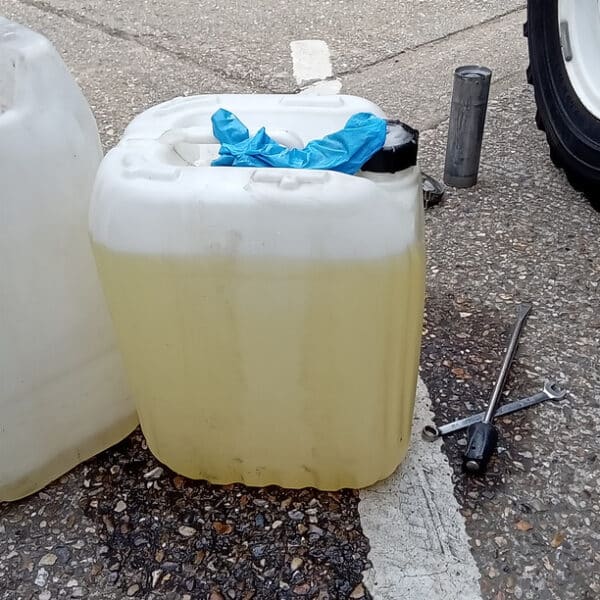 140326 1966 Land Rover Series 2 Fuel Drain