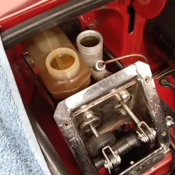 180326 1968 MGC Roadster Brake Bleed 3