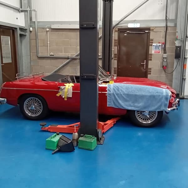 180326 1968 MGC Roadster Brake Bleed 4