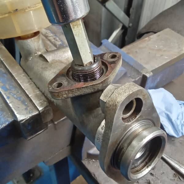 180326 1968 MGC Roadster Master Cylinder Overhaul 7
