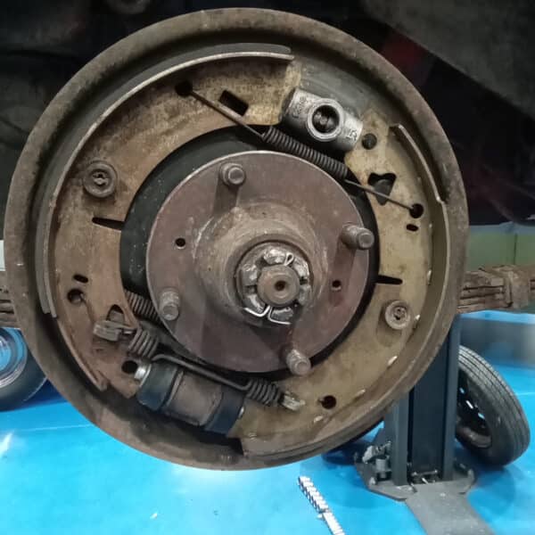 180326 1972 MGB Roadster Front Brakes 13