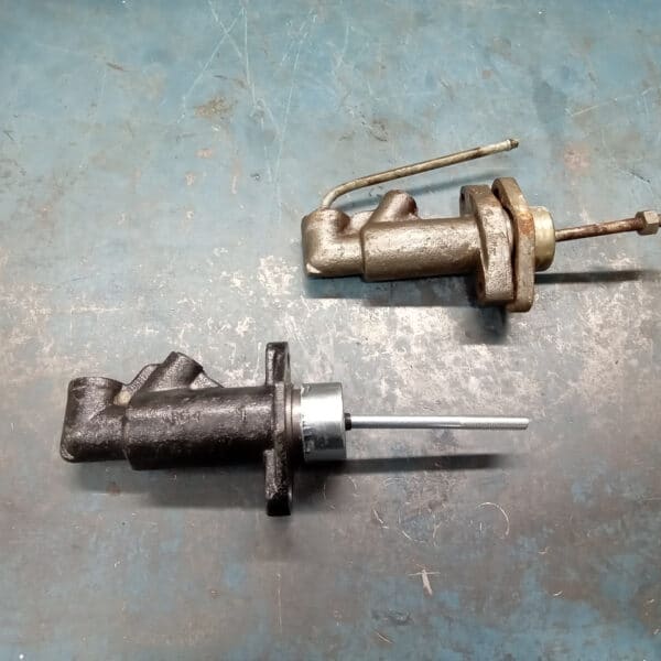 180326 1983 Land Rover Series 3 OSF lower wheel cylinder replaced