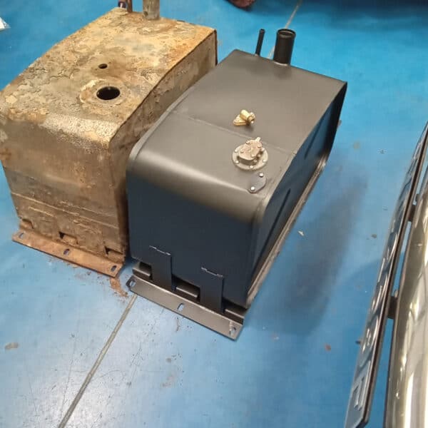 190326 1966 Land Rover Series 2A New Fuel Tank 23