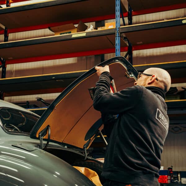 200326 1959 Jaguar MkIX Repairs 18