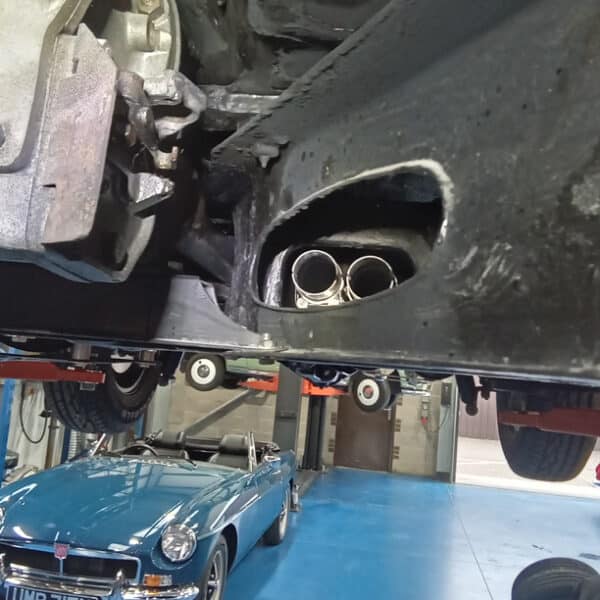 250326 1959 Jaguar MkIX Engine and Gearbox removal 24