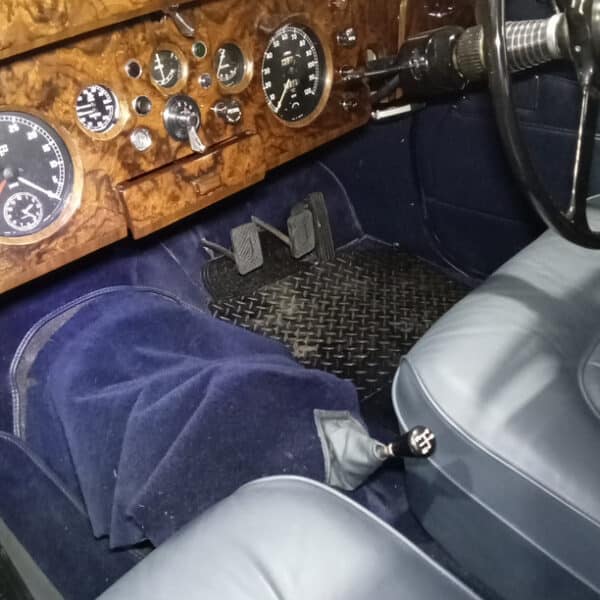 250326 1959 Jaguar MkIX Engine and Gearbox removal 41